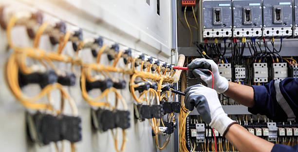 Professional Electrician technician working in Snowflake, AZ